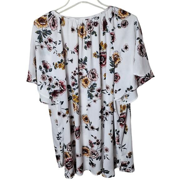 Maurices Women 4x White Floral Flutter Sleeve Flowy Keyhole Blouse - Picture 4 of 8